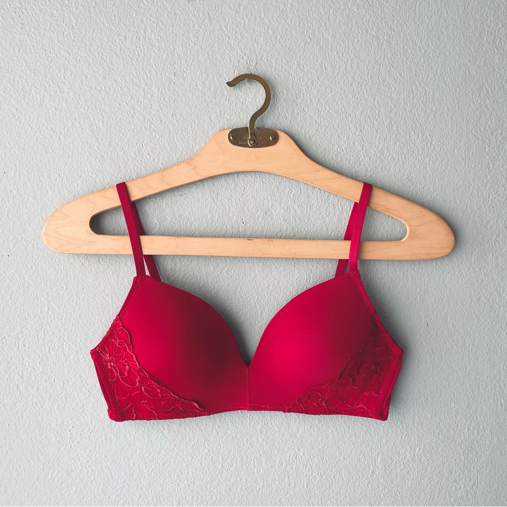 🌻5/$15🌻 Anne Klein | Red Embroidered Lace Lightly Lined Wireless Bra